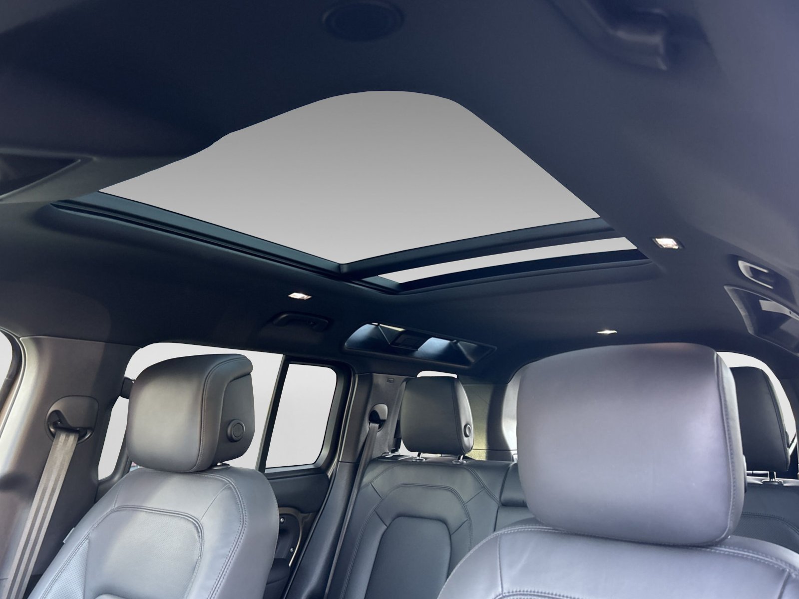 Land Rover Defender 3.0 D300 X-Dynamic HSE +AHK +PANORAMADACH