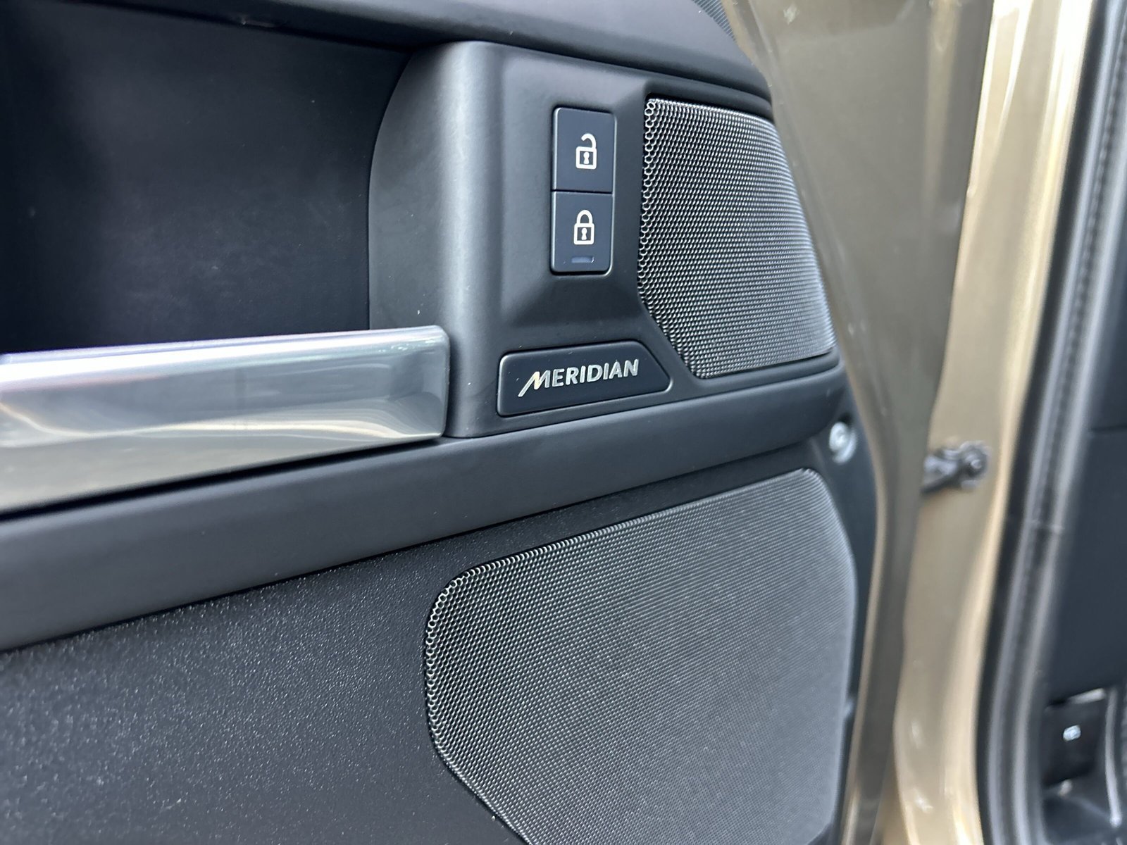 Land Rover Defender 3.0 D300 X-Dynamic HSE +AHK +PANORAMADACH