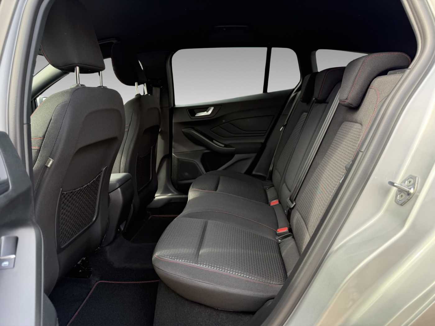 Ford Focus Turnier 1,0 ST-Line X +Navi+DAB+Klima2Zonen