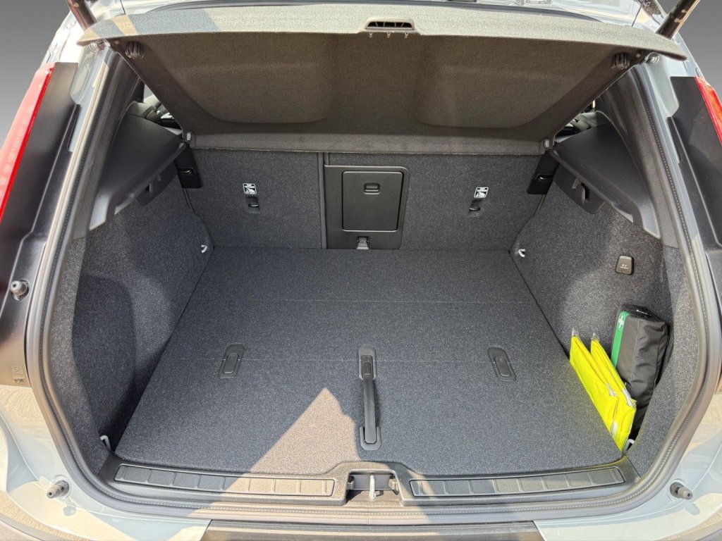 Volvo XC40 B3 Plus Black Edition+10.500€ Preisvorteil+FS-Heizung+ACC+HK+BLIS