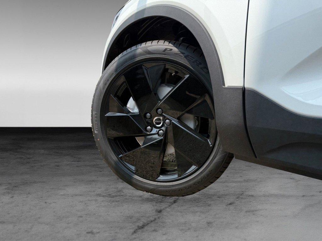 Volvo XC40 B4 Plus Black Edition+7.500€ Preisvorteil+FS-Heizung+ACC+HK+BLIS