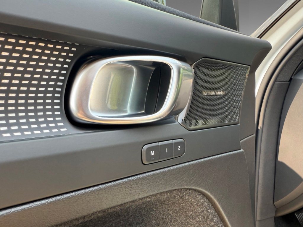 Volvo XC40 B4 Plus Black Edition+7.500€ Preisvorteil+FS-Heizung+ACC+HK+BLIS