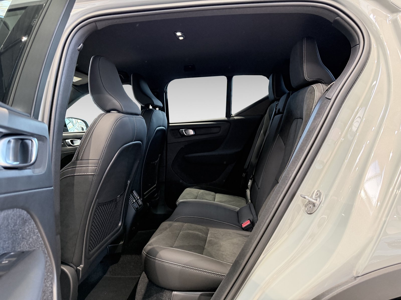 Volvo EX40 Twin Motor Plus Black Edition+Licht+Sitzkomfort+Winter