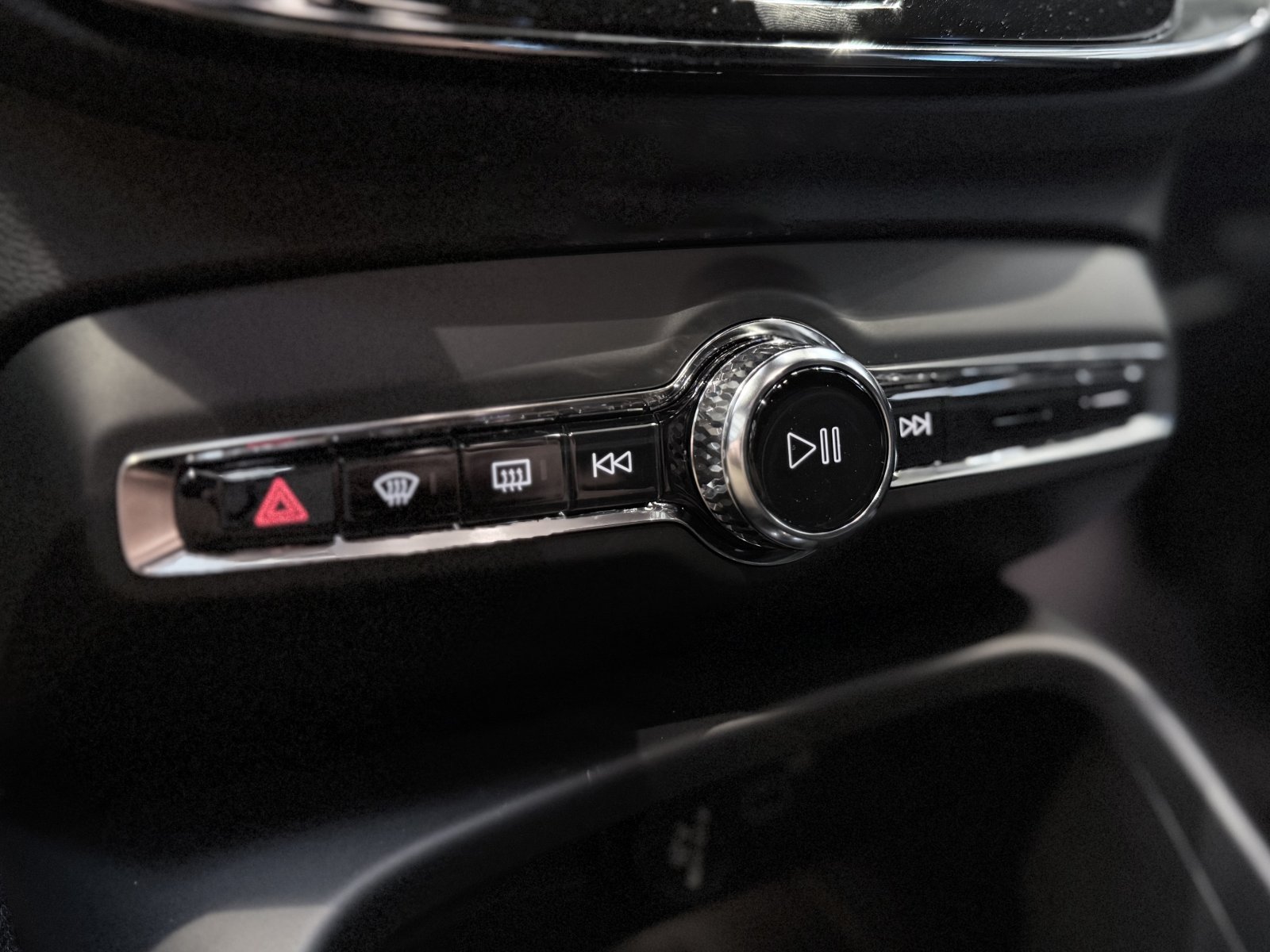 Volvo EX40 Twin Motor Plus Black Edition+Licht+Sitzkomfort+Winter