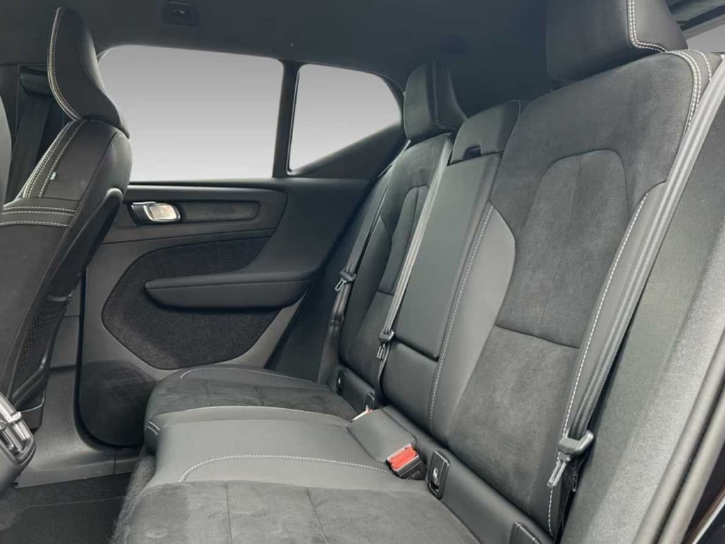 Volvo XC40 B4 Plus Dark+AHK+360°+Standheizung