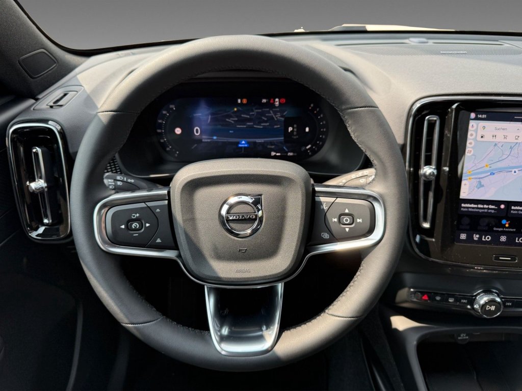 Volvo XC40 B4 Plus Dark+AHK+360°+Standheizung