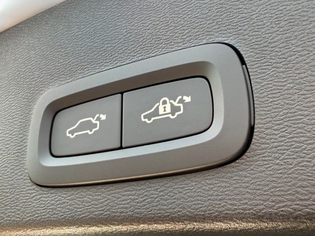 Volvo XC40 B4 Plus Dark+AHK+360°+Standheizung