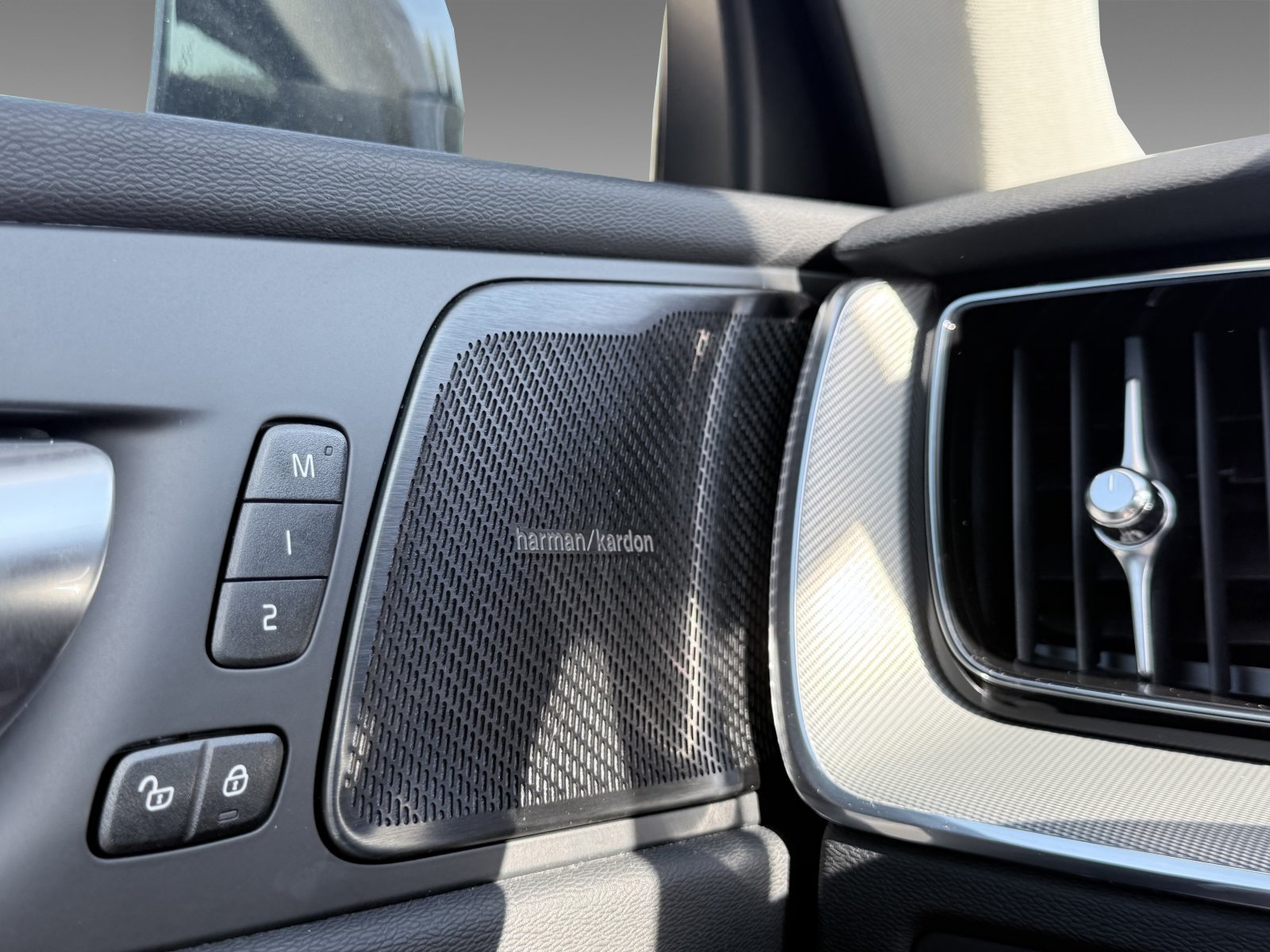 Volvo XC60 B4 D Plus Dark+AHK+Keyless+HK