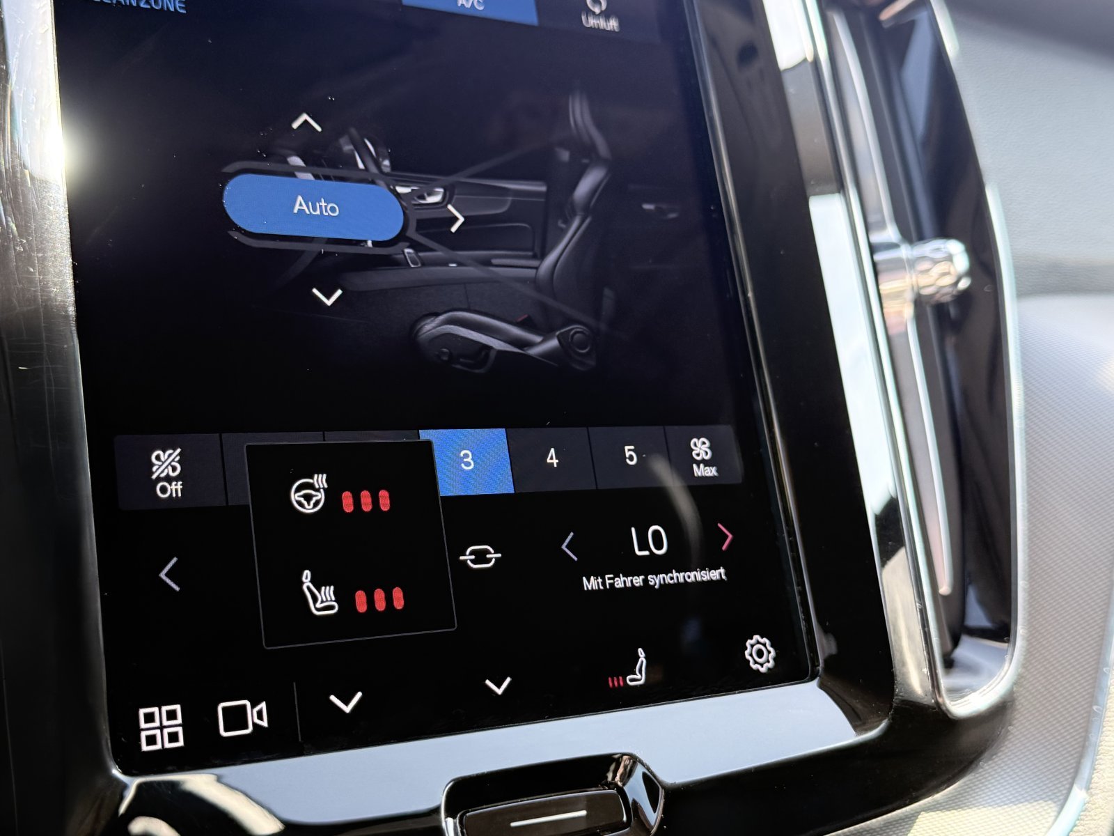 Volvo XC60 B4 D Plus Dark+AHK+Keyless+HK