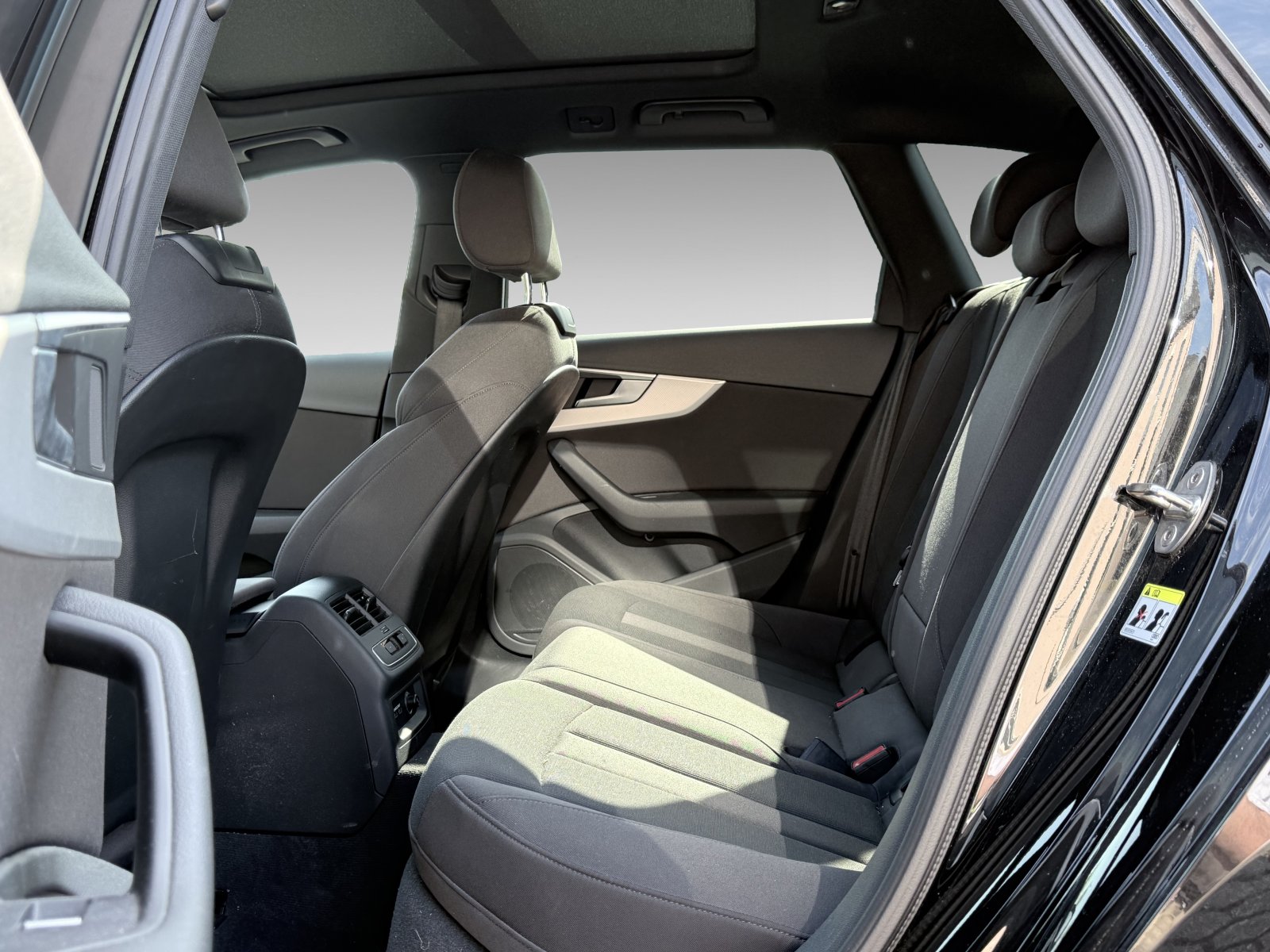Audi A4 1.4 TFSI sport+AHK+MMI+Tourpaket+Audi virtual cockpit