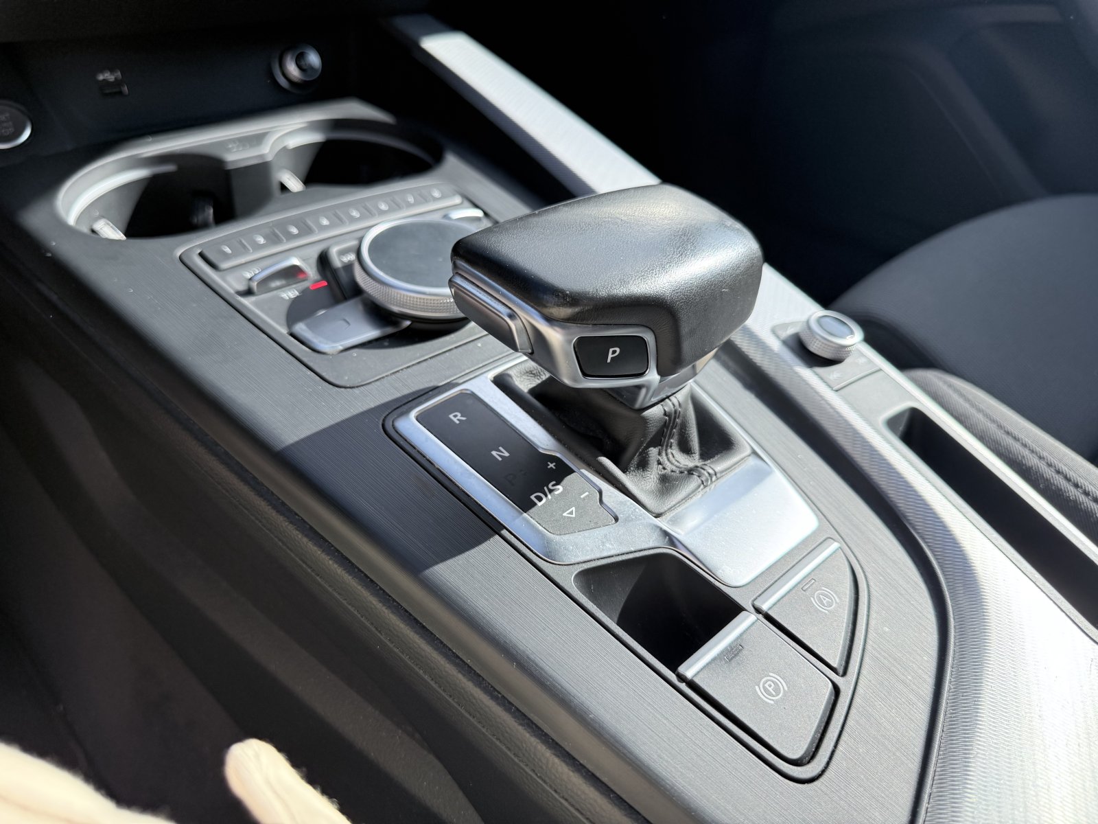Audi A4 1.4 TFSI sport+AHK+MMI+Tourpaket+Audi virtual cockpit
