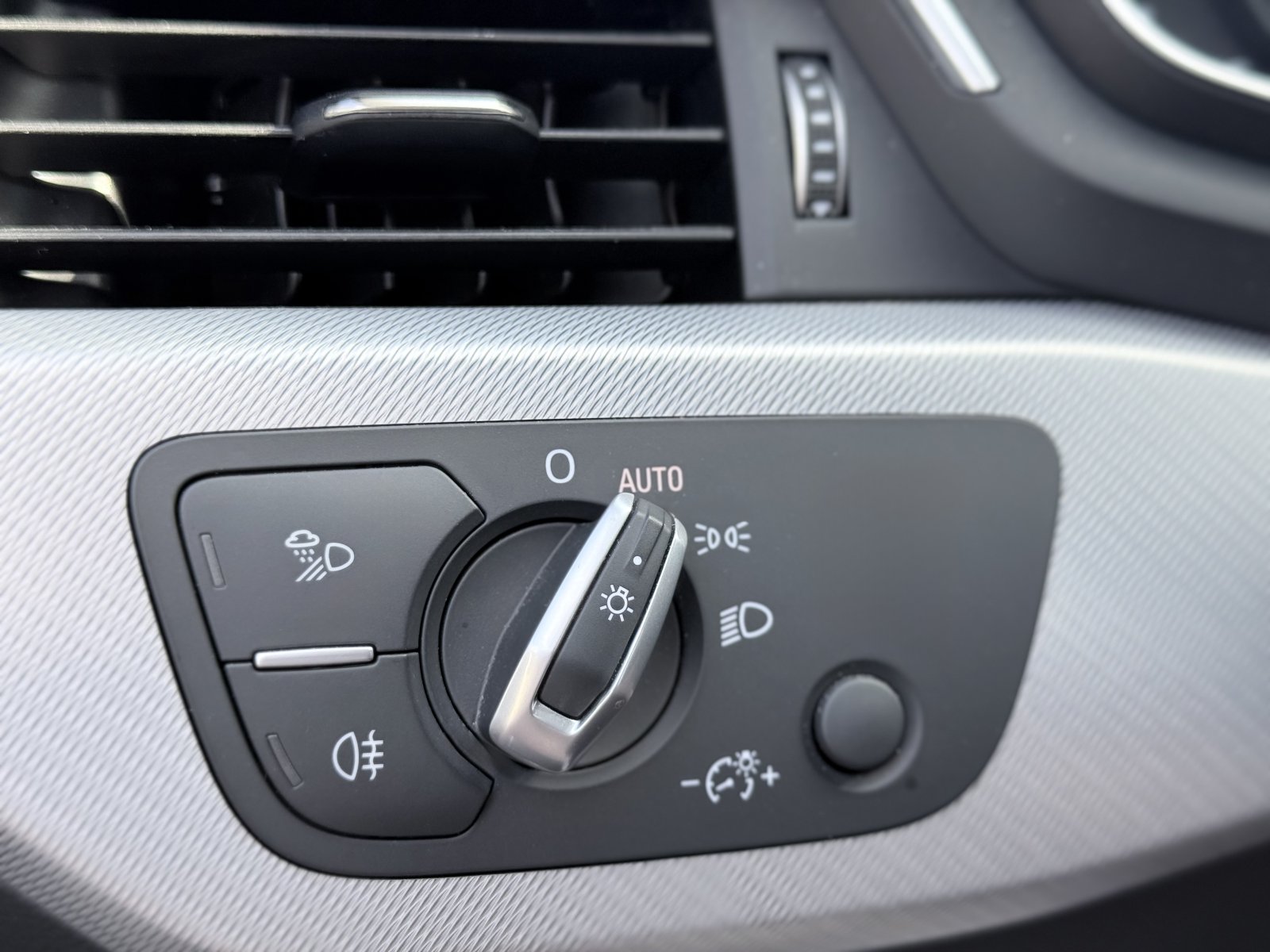 Audi A4 1.4 TFSI sport+AHK+MMI+Tourpaket+Audi virtual cockpit