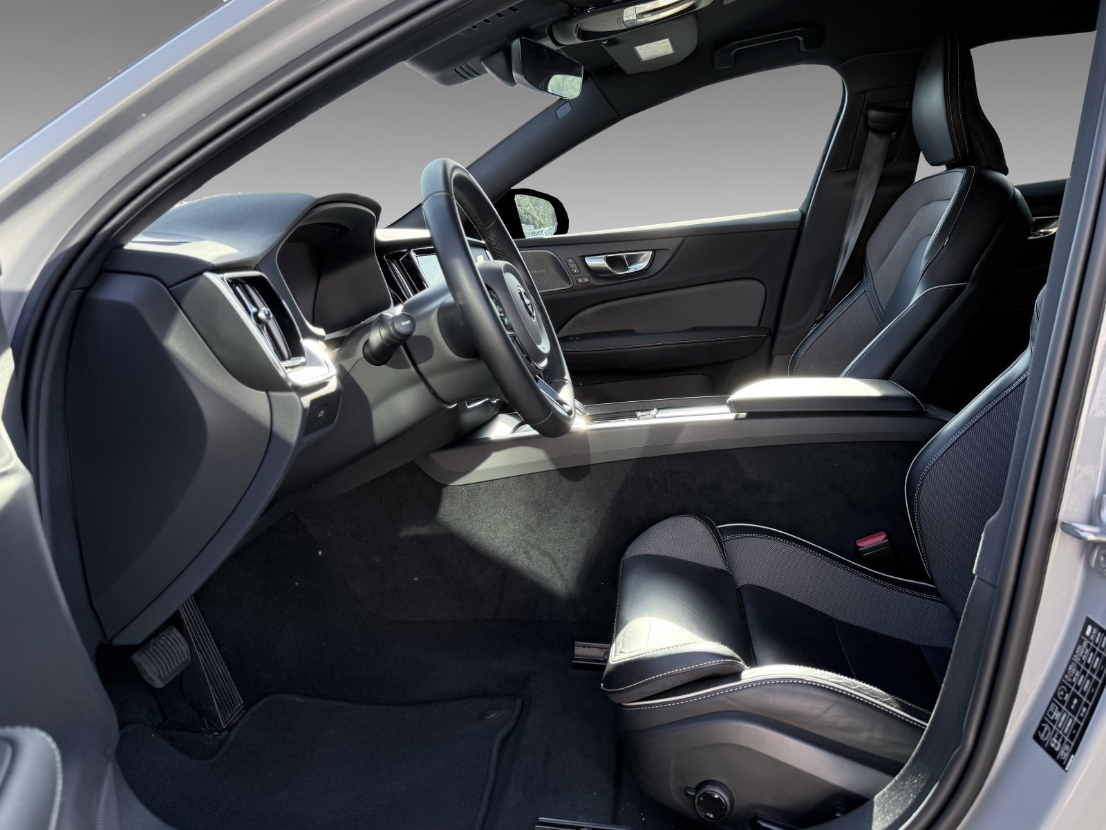 Volvo V60 B4 Plus Dark+360°+ACC+AHK+HK+Standheizung