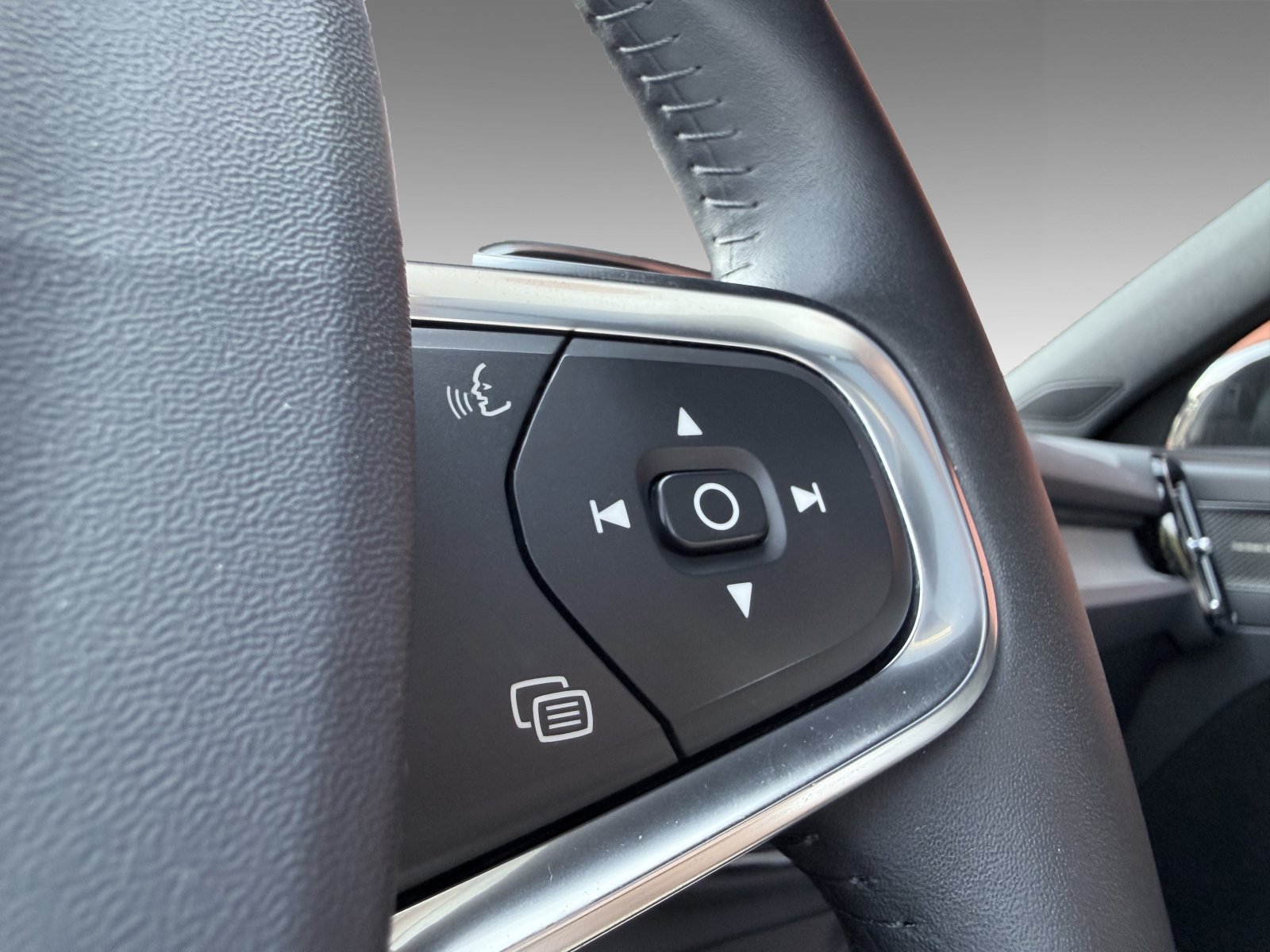 Volvo XC40 D3 AWD Inscription+360°+HK+Totwinkel+Xenium-Paket