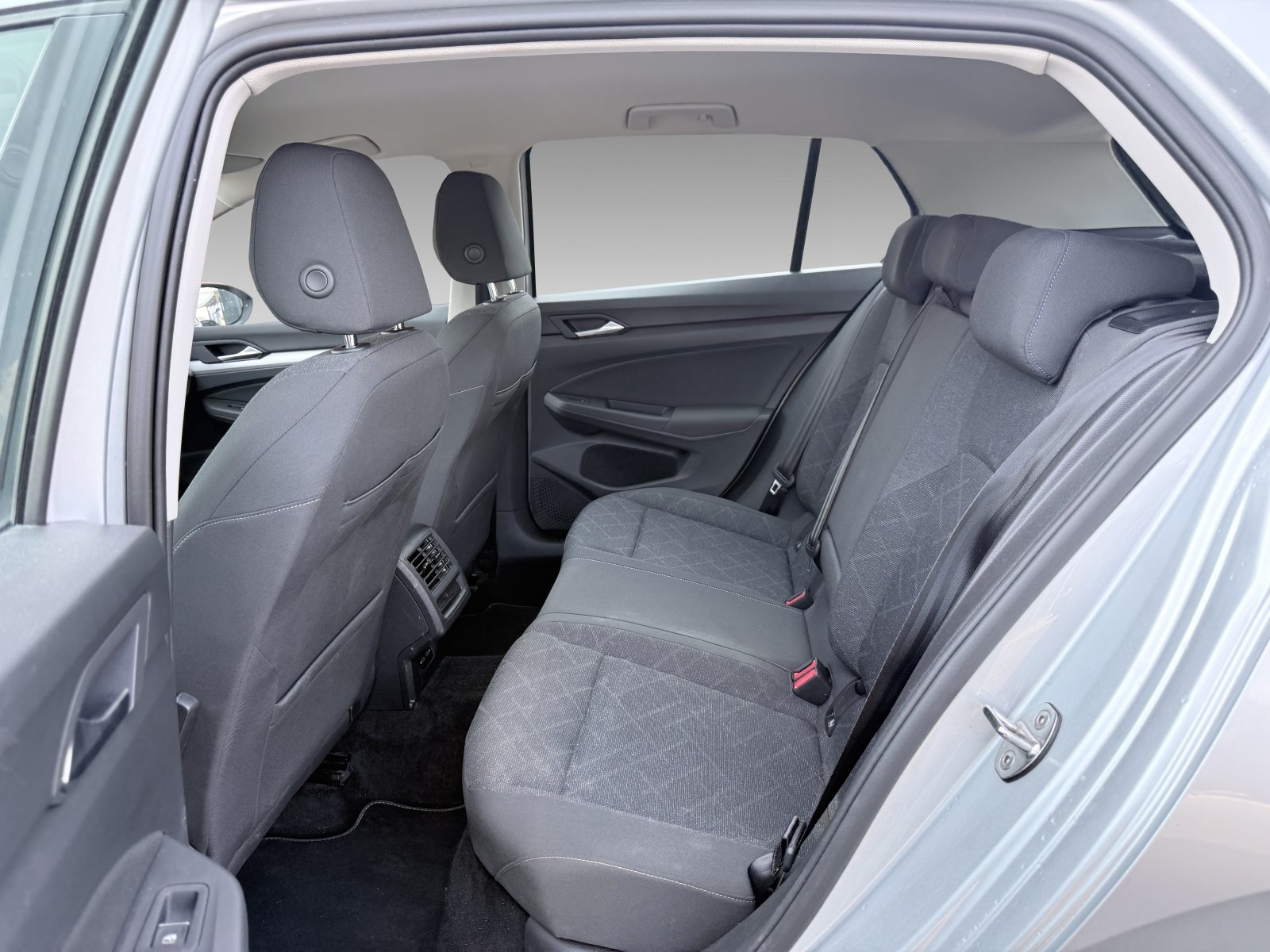 VW Golf VIII 1.0 TSI Life+Ambiente+CarPlay+Winterpaket