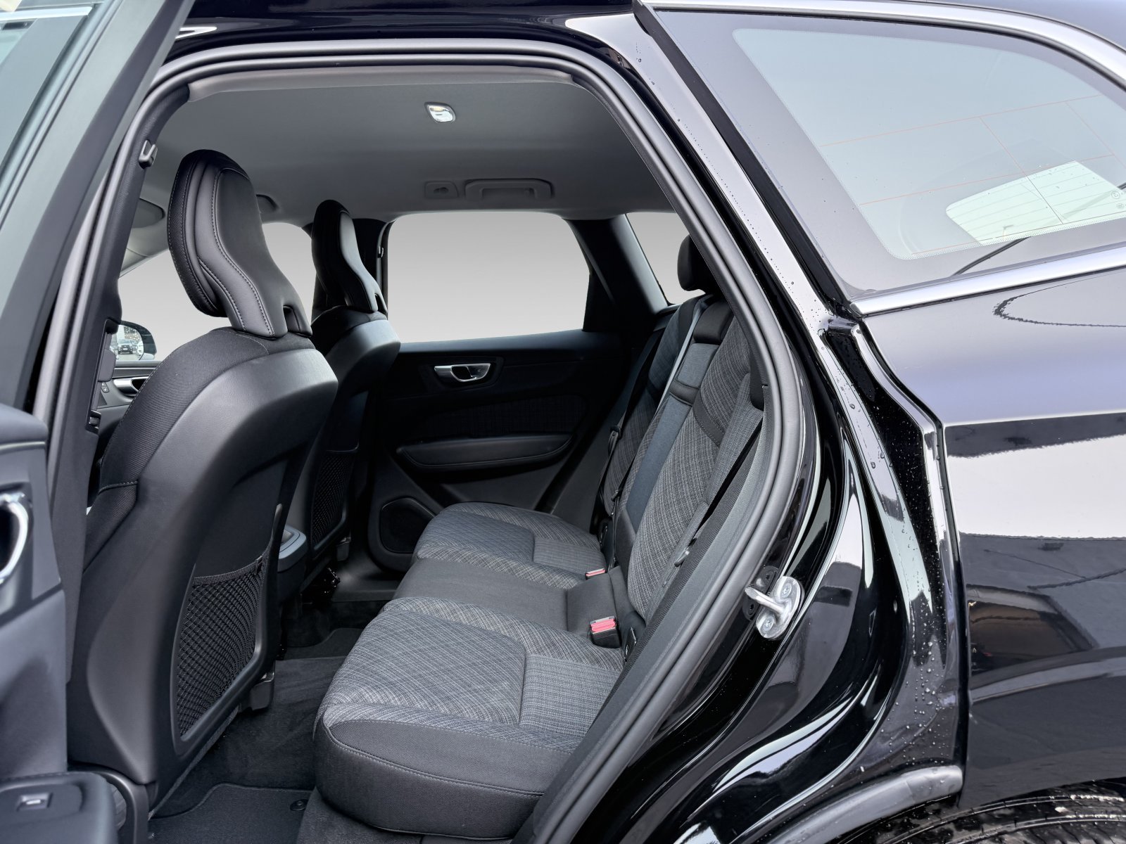 Volvo XC60 B4 Core+Keyless+FS-Heizung+Winter-Paket