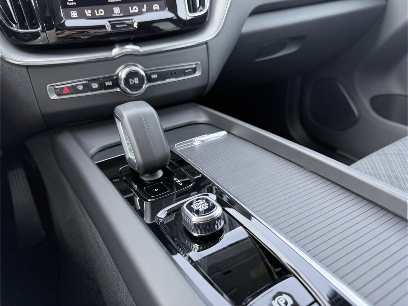 Volvo XC60 B4 Core+Keyless+FS-Heizung+Winter-Paket