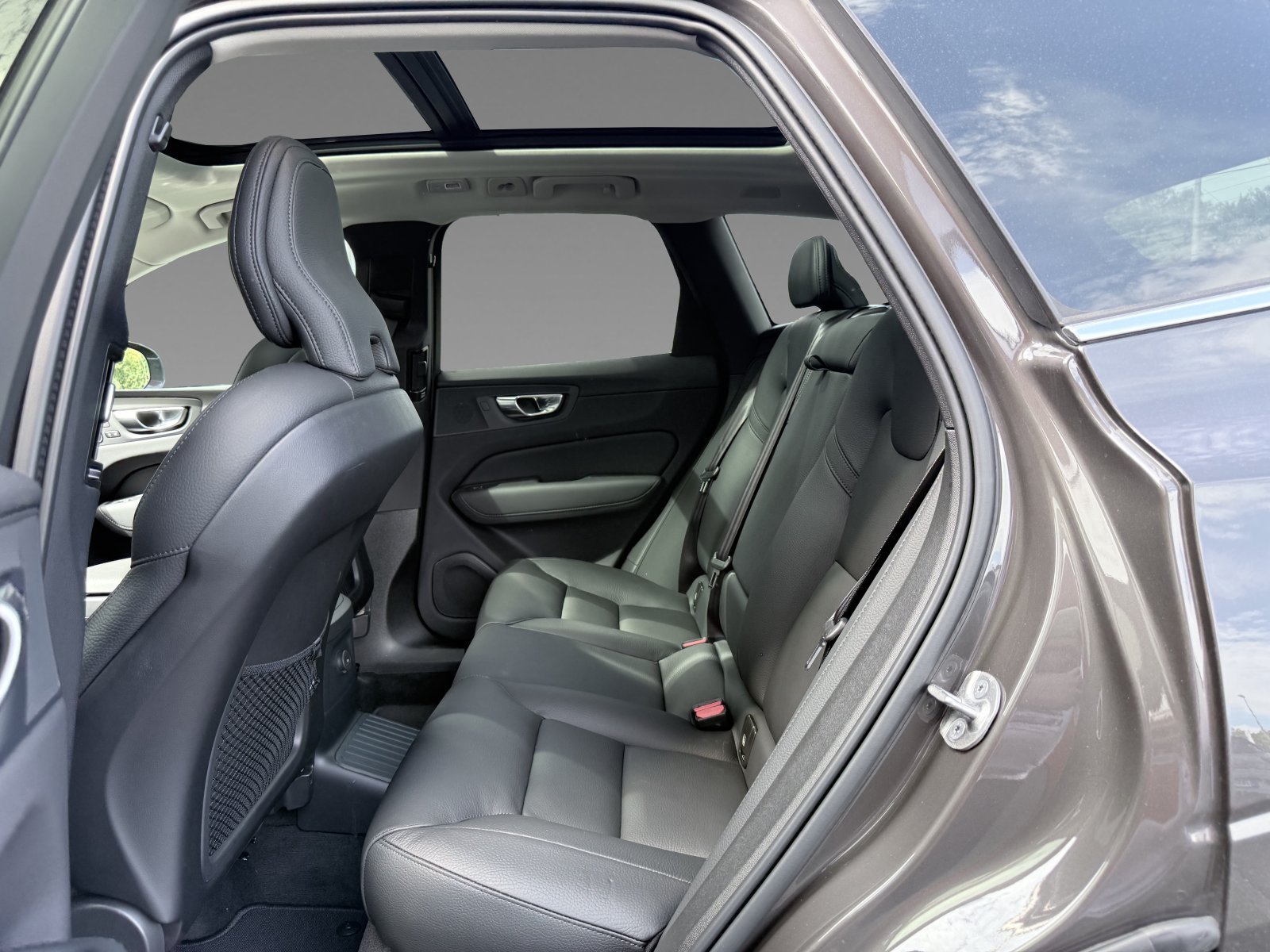 Volvo XC60 T6 AWD Plus Bright+360°+ACC+Business-Paket+BLIS+Voll-LED