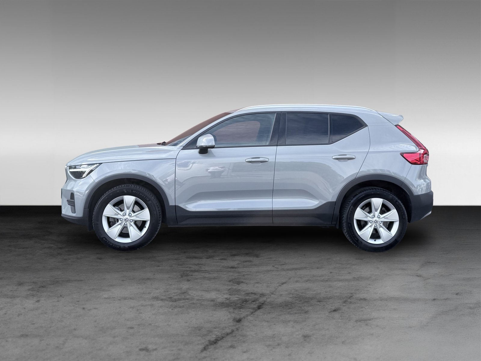 Volvo XC40 B3 Core+Bluetooth+CarPlay+Keyless