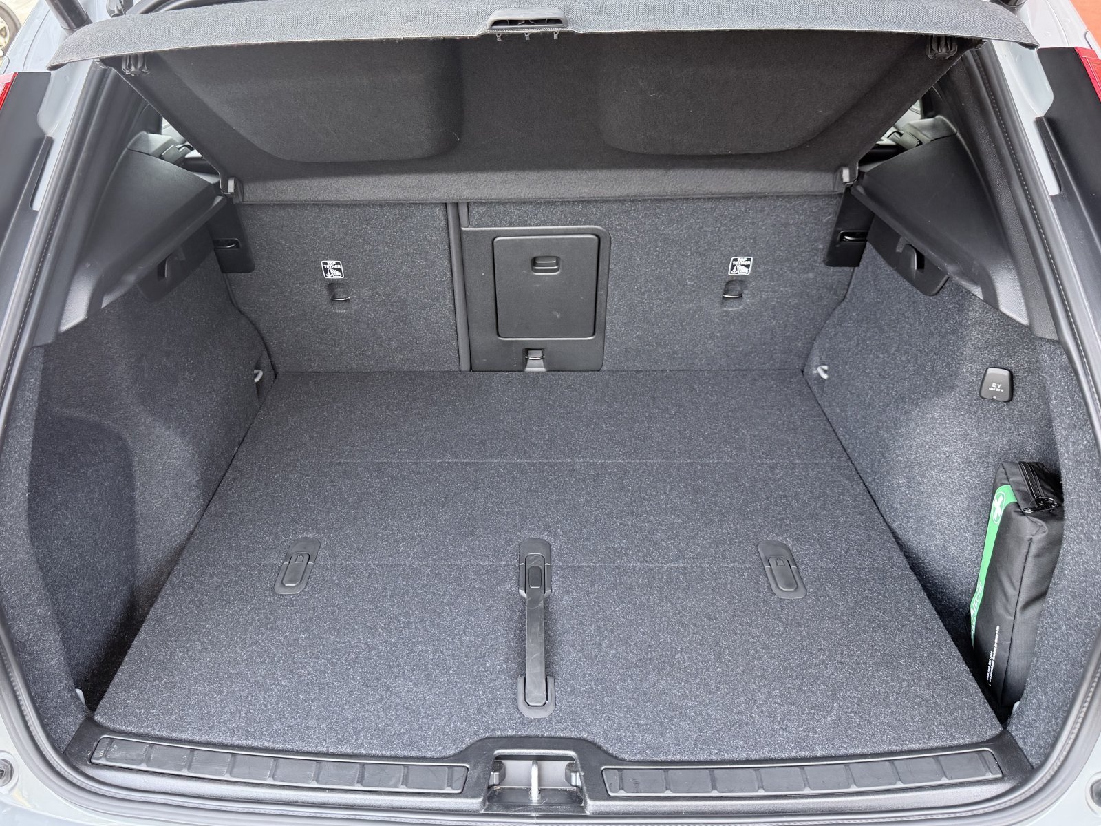 Volvo XC40 B3 Core+Bluetooth+CarPlay+Keyless