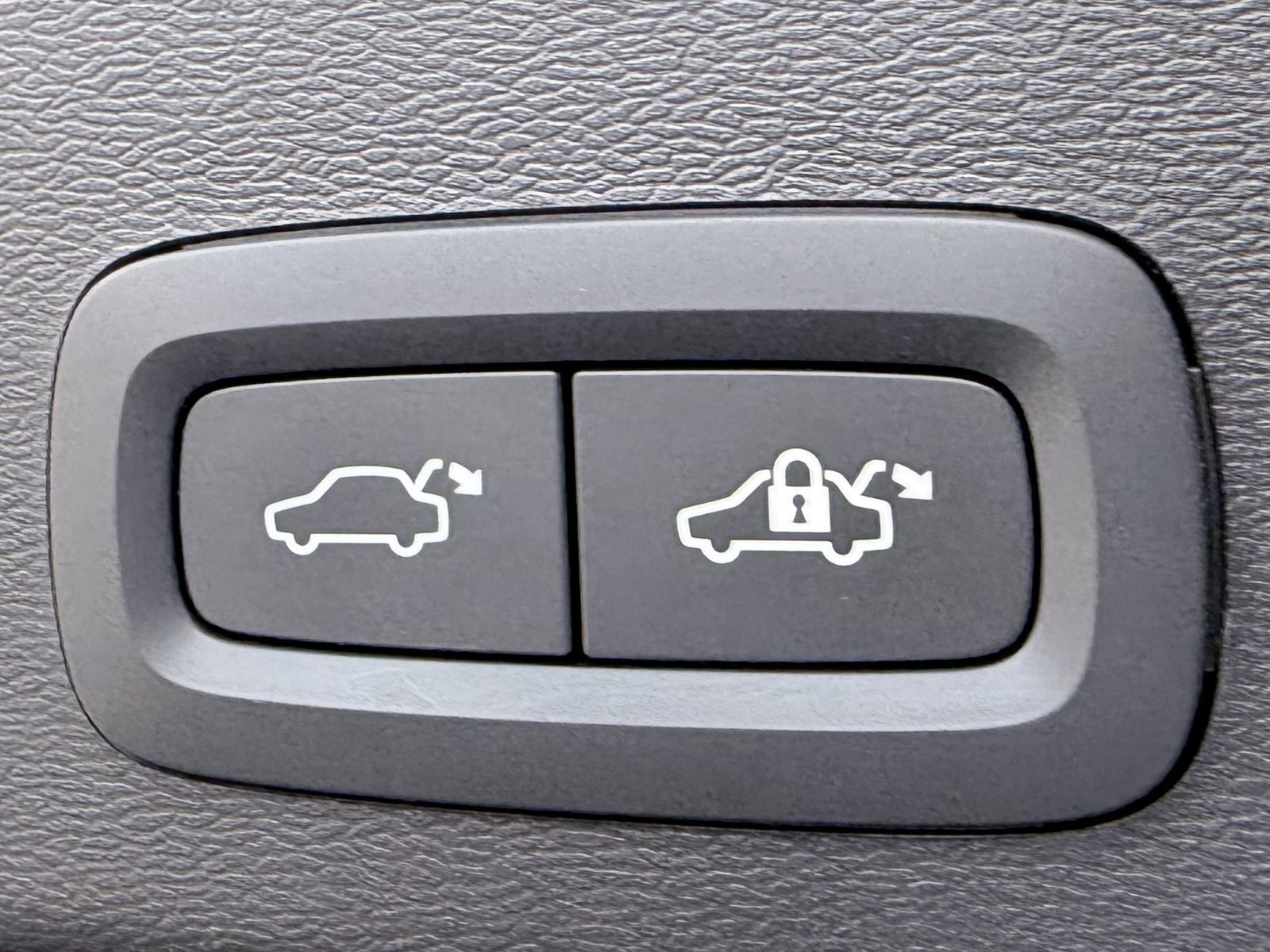 Volvo XC40 B3 Core+Bluetooth+CarPlay+Keyless