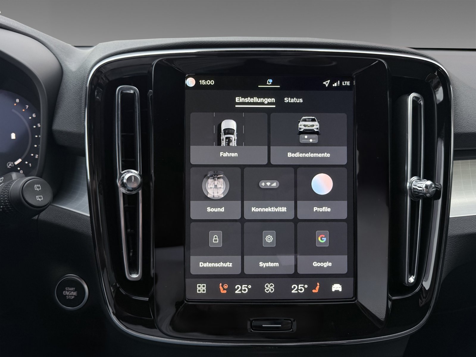 Volvo XC40 B3 Core+Bluetooth+CarPlay+Keyless