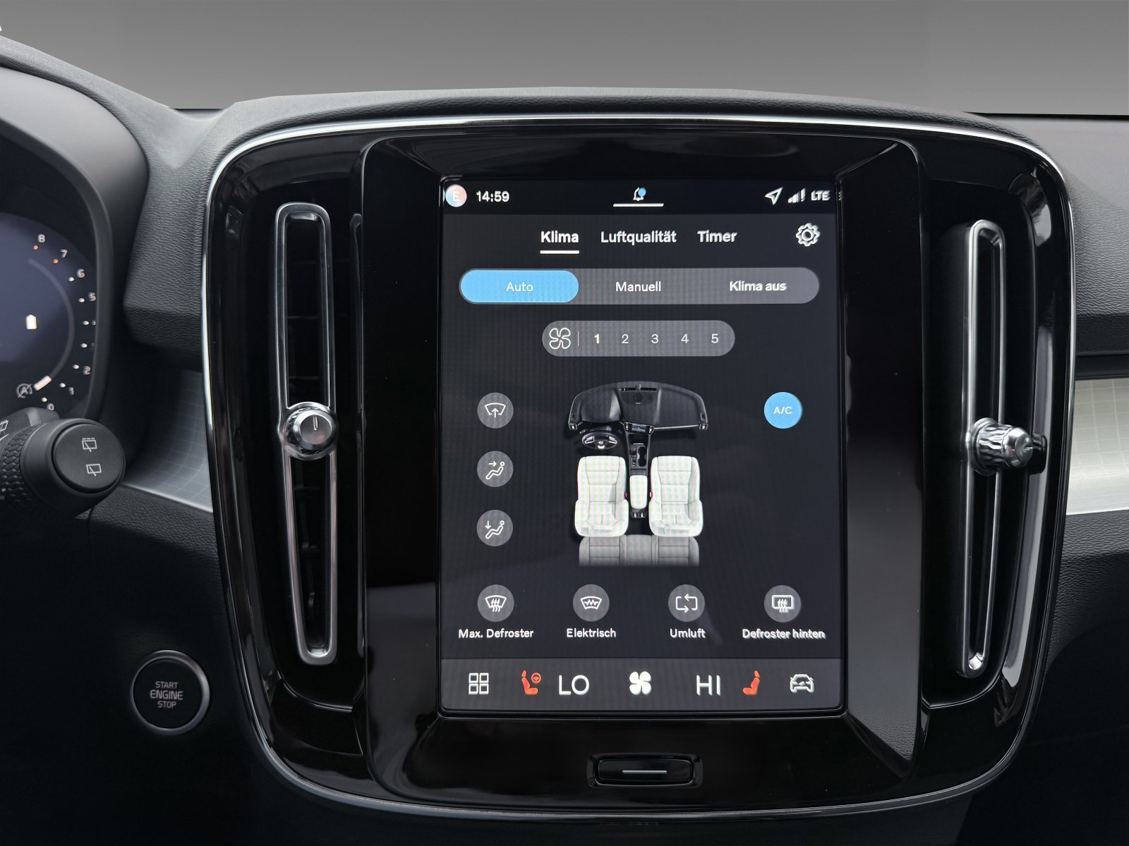 Volvo XC40 B3 Core+Bluetooth+CarPlay+Keyless
