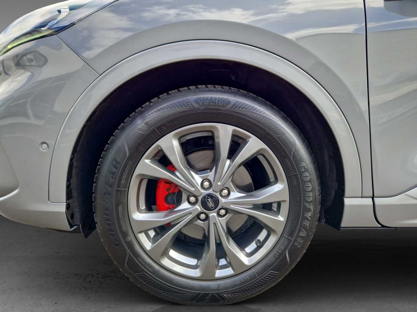 Ford Kuga ST-Line X 1.5l EcoBoost 110KW(150PS) Navi, Panoramadach, el. Heckklappe, RfKamera, Klimaautomatik, Head Up Display