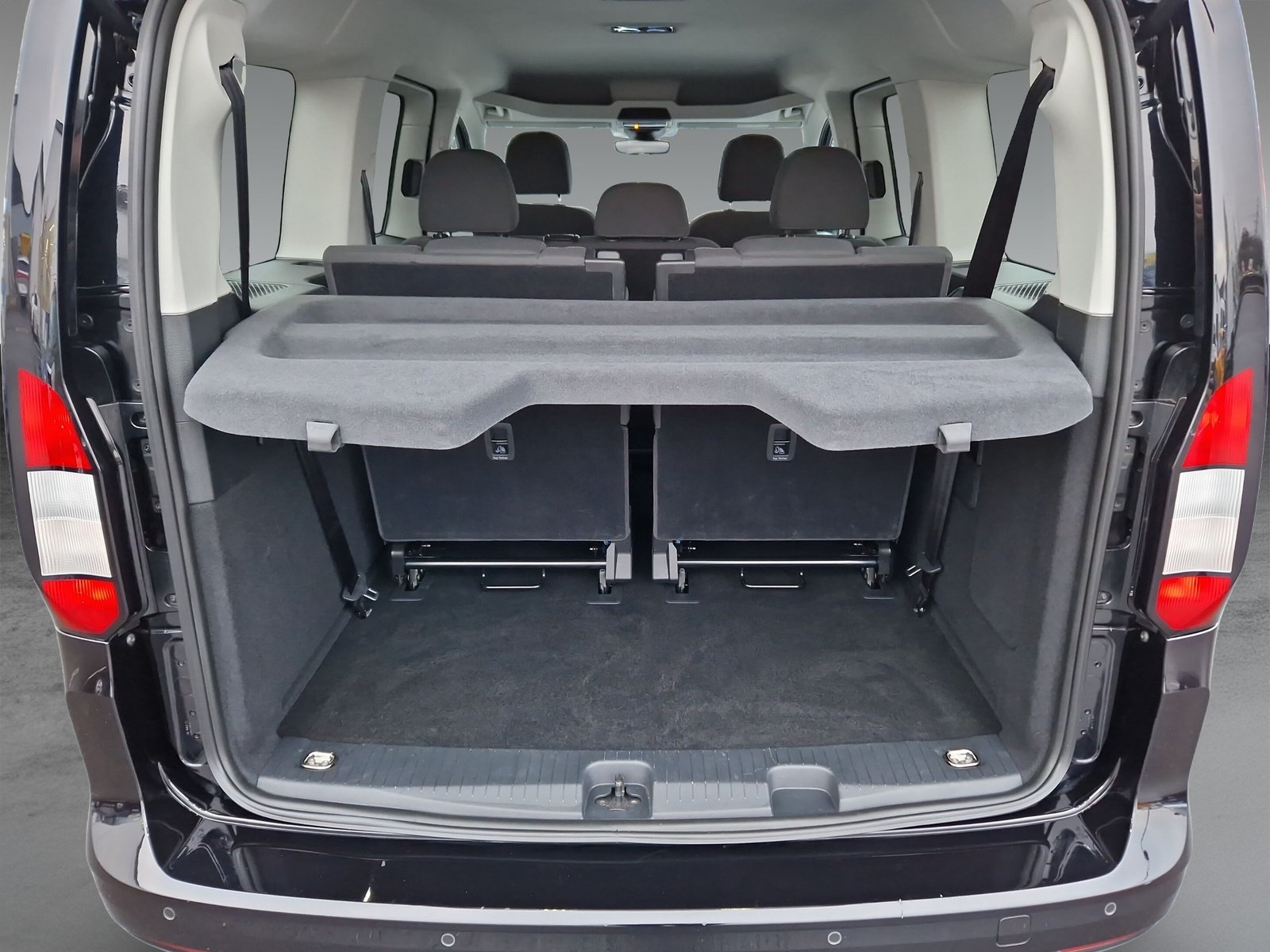 Ford Tourneo Connect Grand L2 Titanium 1.5l EcoBoost 84KW(114PS) Automatik-Getriebe 7 Sitzer, Navi, Klimaautomatik