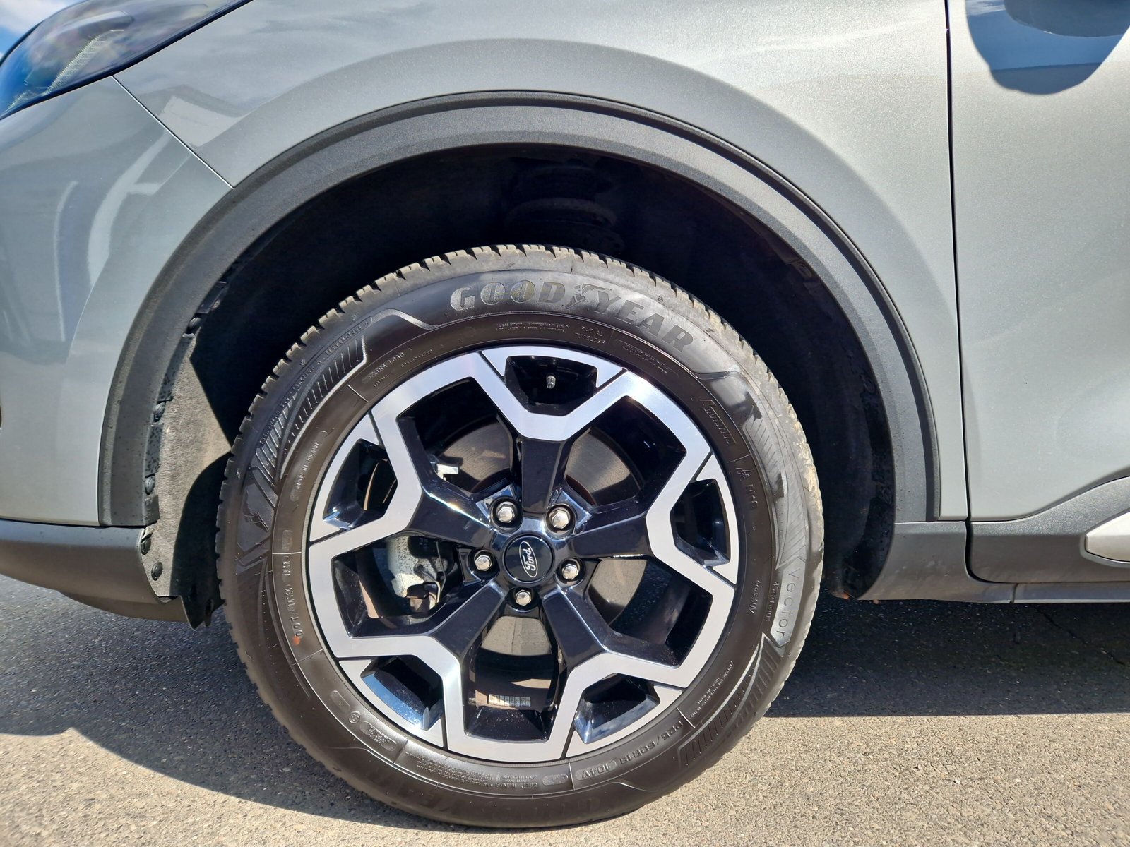 Ford Kuga Active 2.5l Hybrid FHEV 134KW(183PS) ALLRAD, Navi, Matrix-LED, Klimaautomatik, RfKamera, Tempomat, Winter Paket
