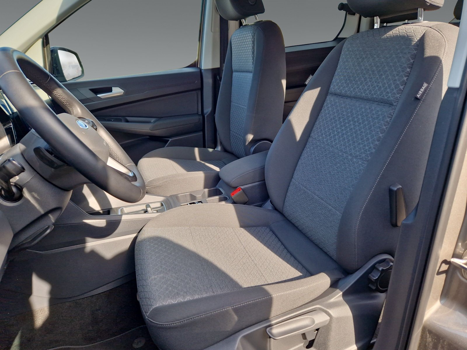 Ford Tourneo Connect Grand Titanium 2.0l TDci, 7 Sitzer, Navi, Klimaautomatik, RfKamera, Parkhilfe vorne+hinten
