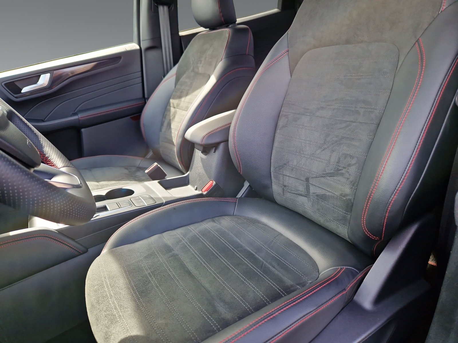 Ford Kuga 2.0 TDci ST-Line X, AHK schwenkbar, Matrix-LED, Klimaautomatik, RfKamera, Head-UP