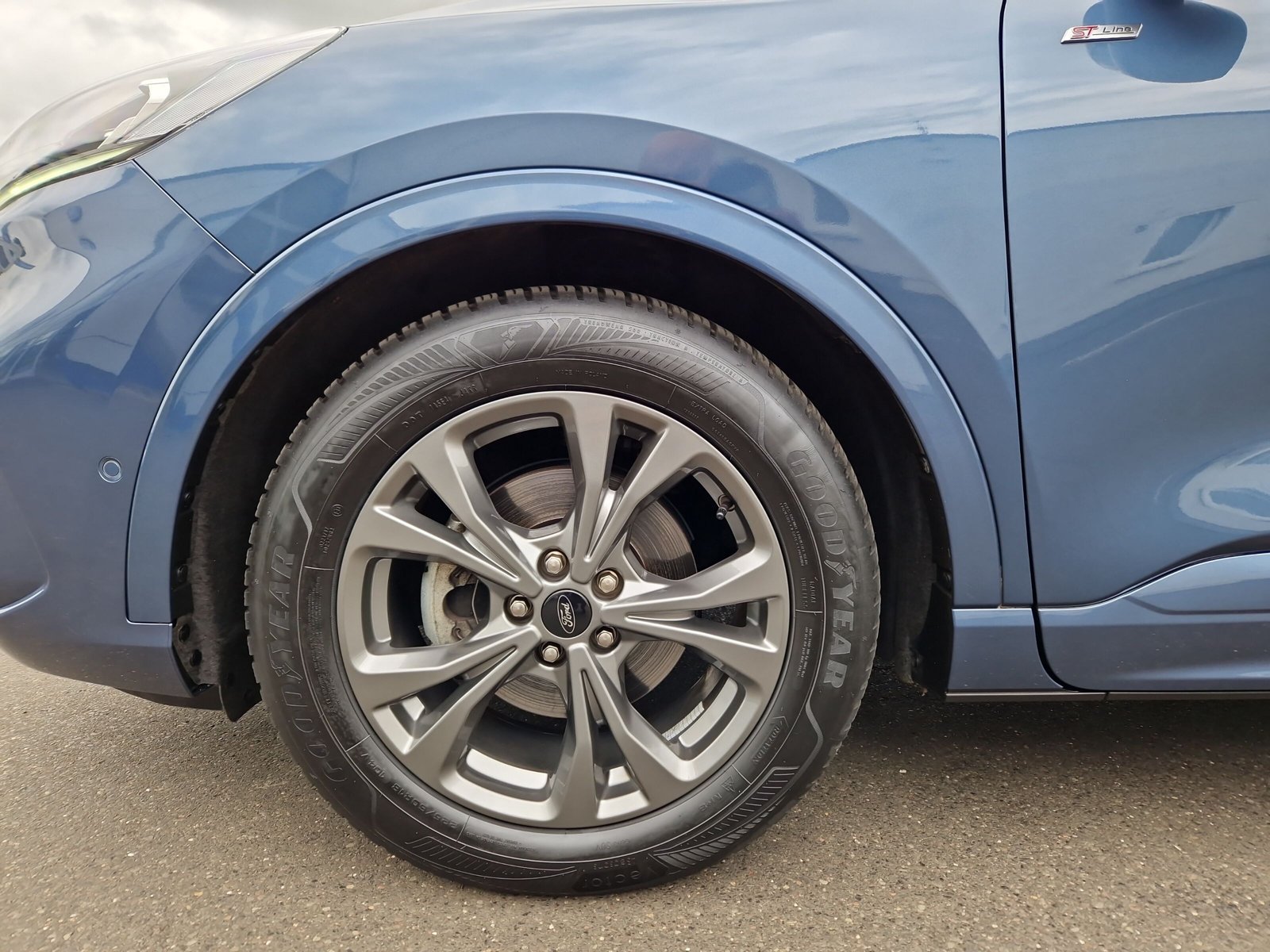 Ford Kuga 2.0 TDci ST-Line X, AHK schwenkbar, Matrix-LED, Klimaautomatik, RfKamera, Head-UP