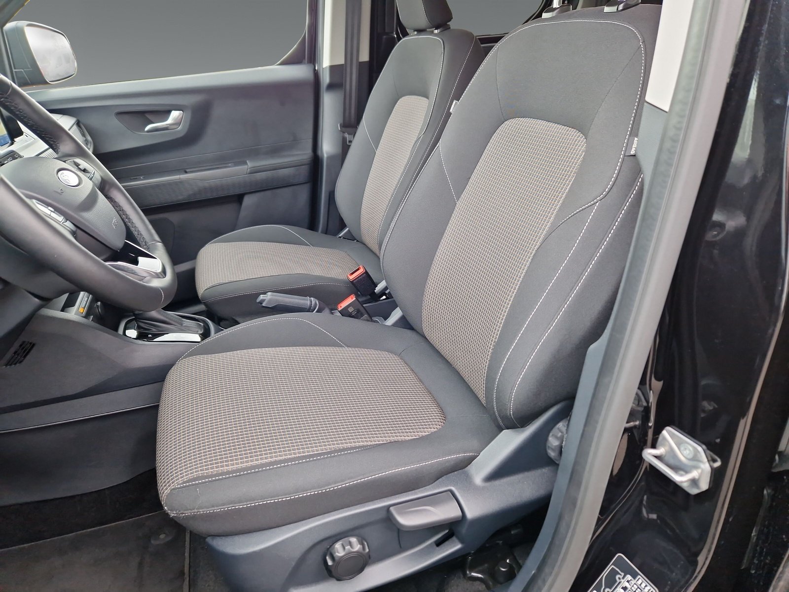 Ford Tourneo Courier Trend 1.0l Ecoboost 92KW(125PS) Automatik-Getriebe, Klimaautomatik, Navi, Sitzheizung, Parkhilfe vorne+hinten