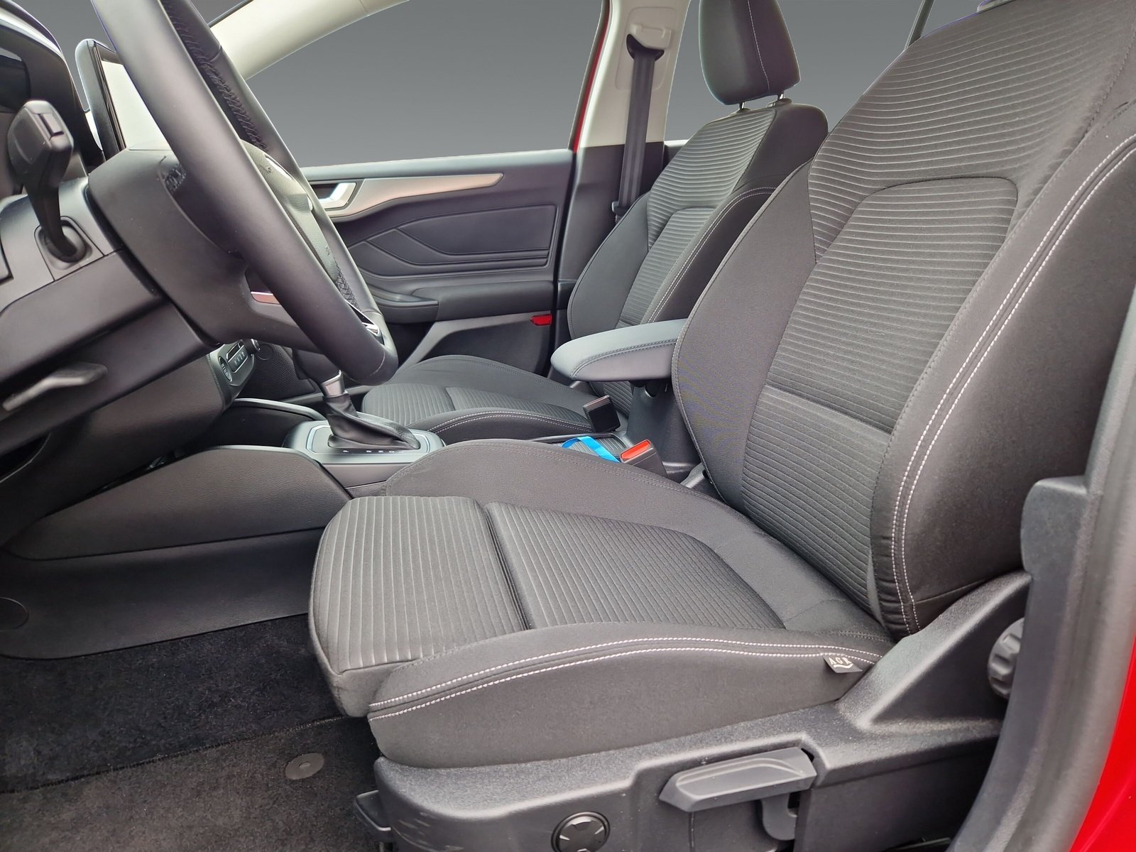 Ford Focus Titanium Turnier 1.0l MildHybrid 114KW(155PS) Automatik-Getriebe, AHK abnehmbar, Navi, RfKamera, Ergonomiesitze vorne