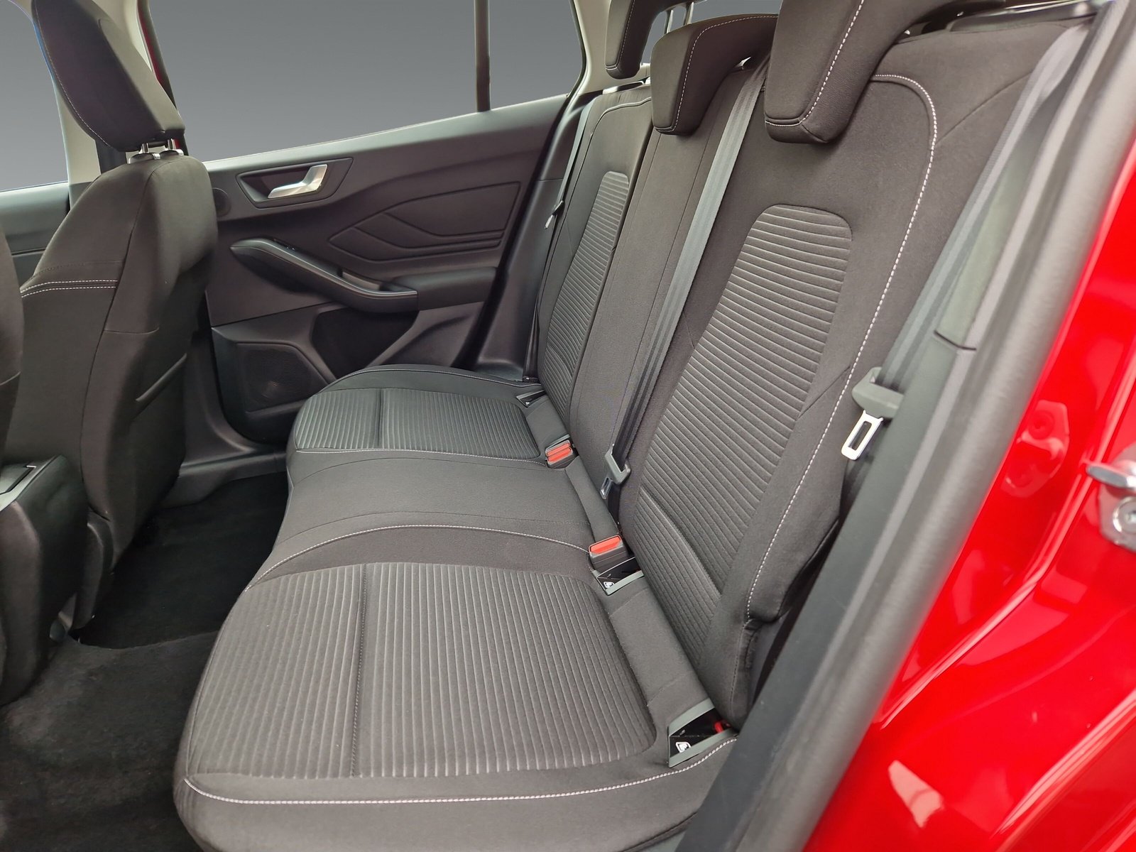 Ford Focus Titanium Turnier 1.0l MildHybrid 114KW(155PS) Automatik-Getriebe, AHK abnehmbar, Navi, RfKamera, Ergonomiesitze vorne