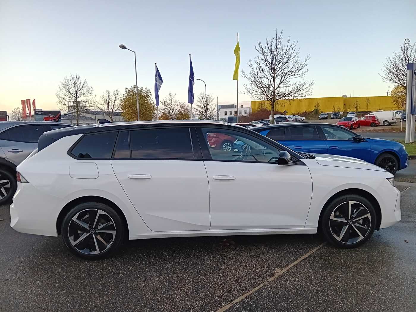 Opel Astra Sports Tourer 1.2 Elegance *AHK*KEYLESS*SITZHZG*RFKAM*